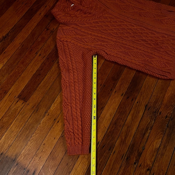 Irish Merino Wool Sweater with Claddagh charms - Picture 11 of 12